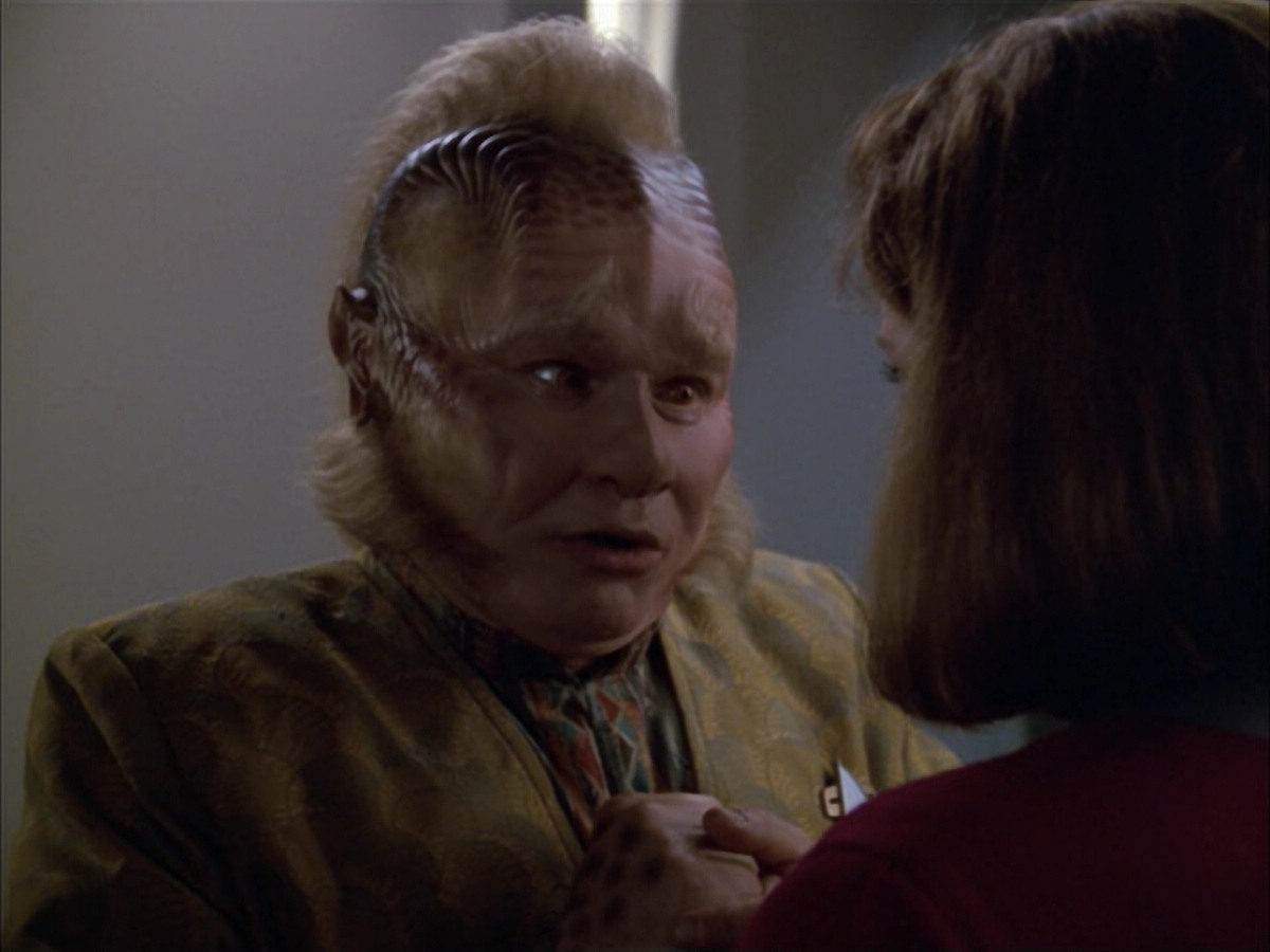 extant_StarTrek_VOY_5x05-OnceUponATime_02604.jpg