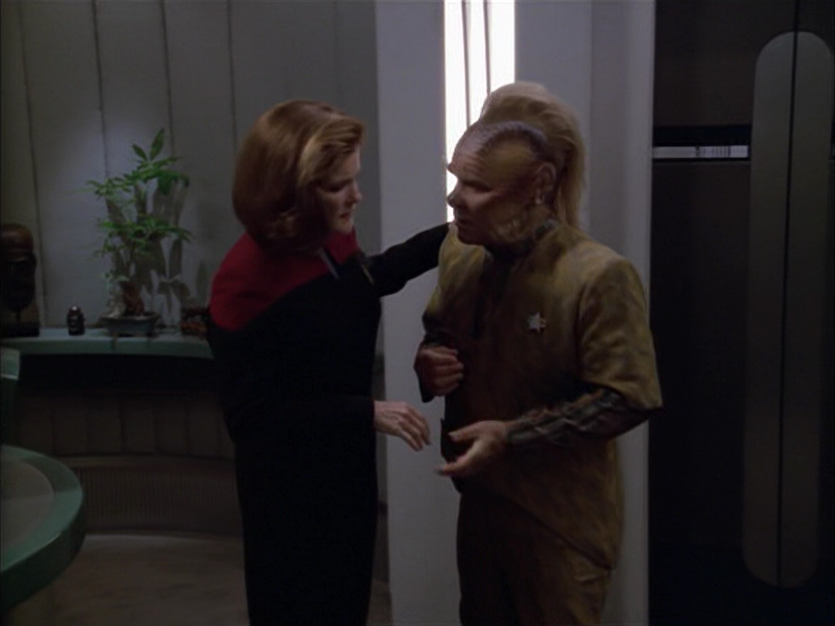 extant_StarTrek_VOY_5x05-OnceUponATime_02608.jpg