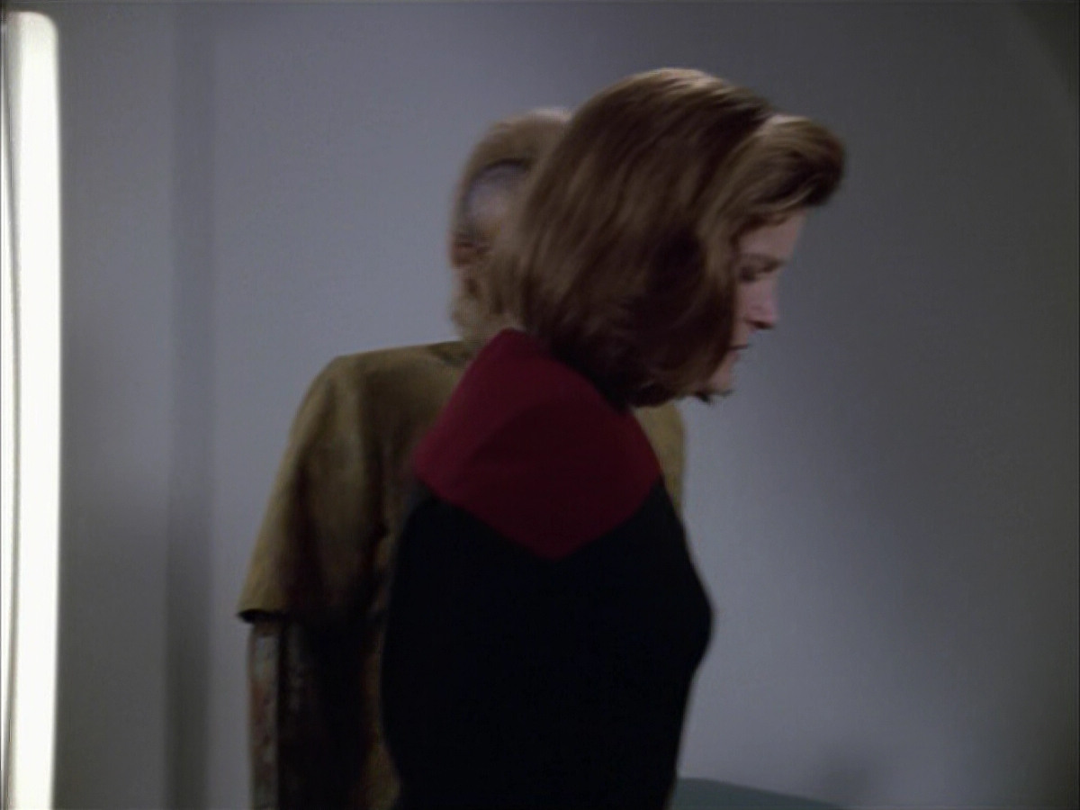 extant_StarTrek_VOY_5x05-OnceUponATime_02615.jpg
