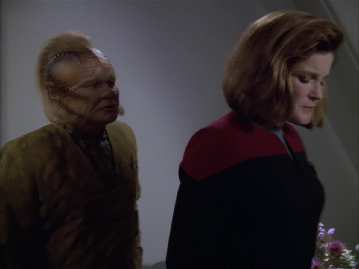 extant_StarTrek_VOY_5x05-OnceUponATime_02616.jpg