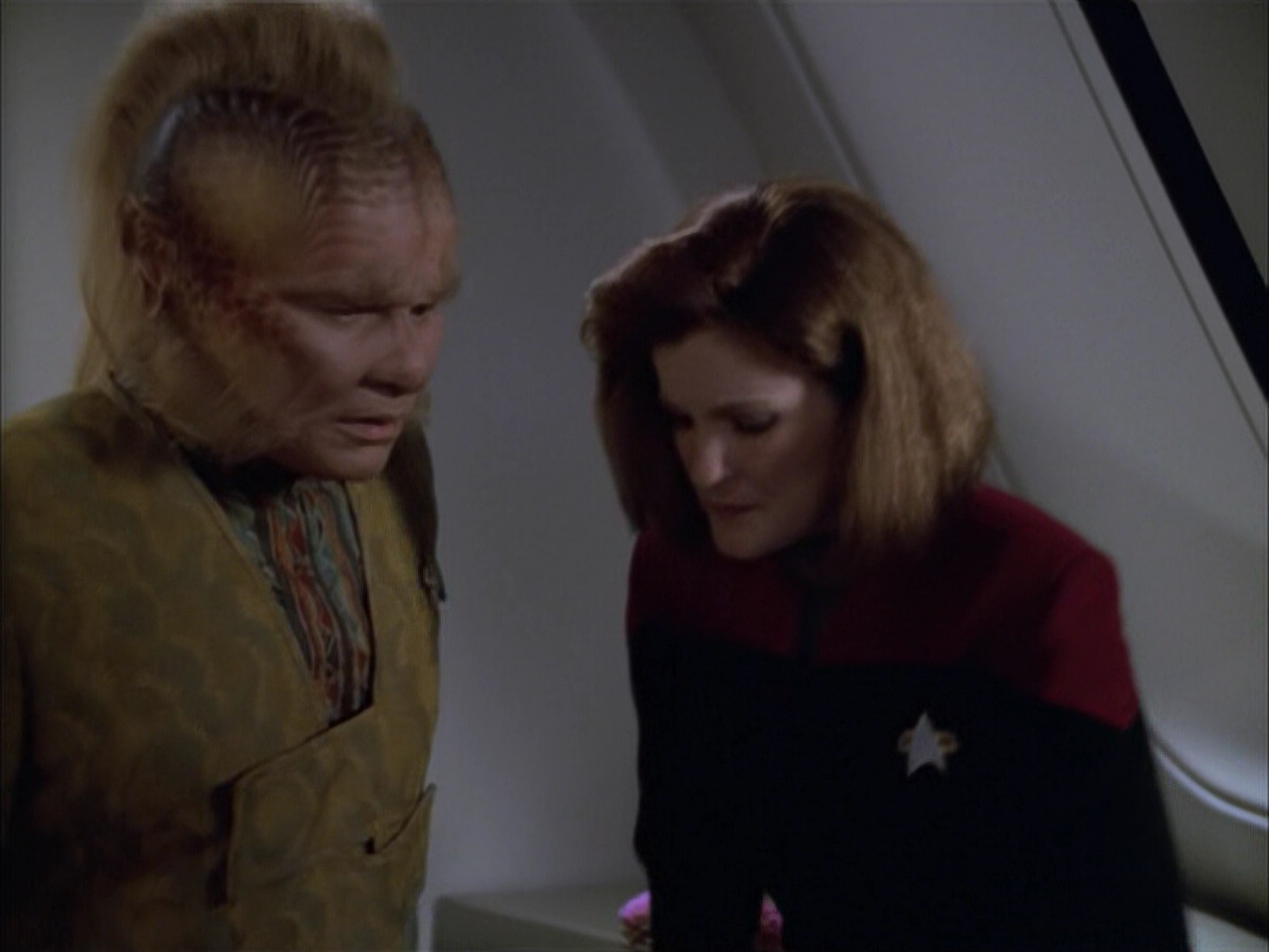 extant_StarTrek_VOY_5x05-OnceUponATime_02618.jpg