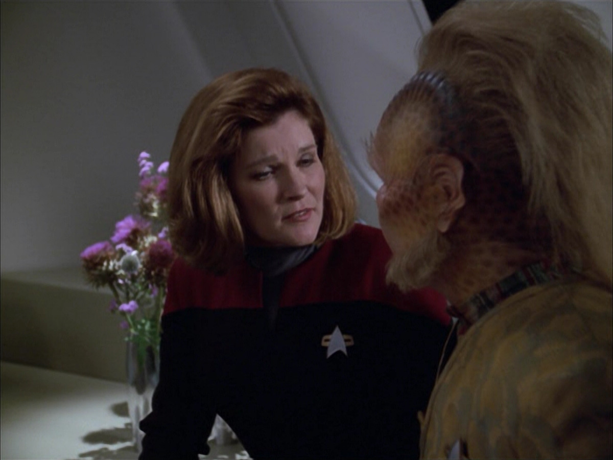 extant_StarTrek_VOY_5x05-OnceUponATime_02634.jpg