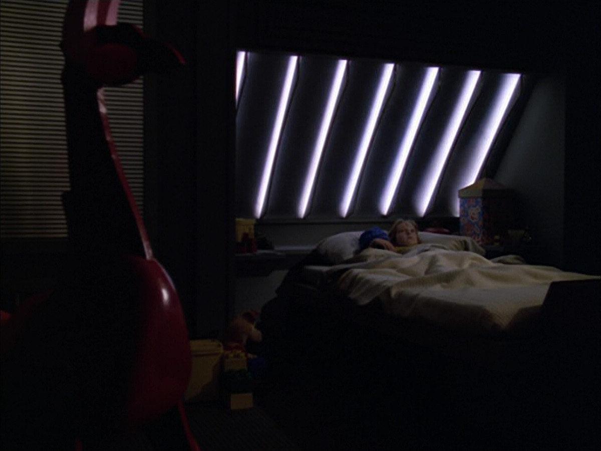 extant_StarTrek_VOY_5x05-OnceUponATime_02774.jpg