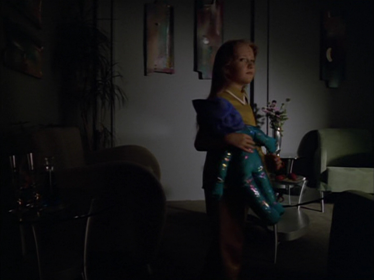 extant_StarTrek_VOY_5x05-OnceUponATime_02802.jpg