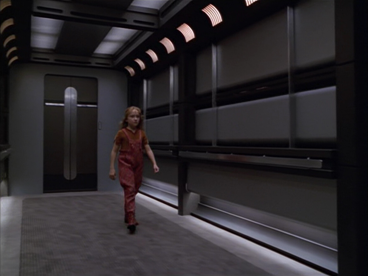 extant_StarTrek_VOY_5x05-OnceUponATime_02823.jpg