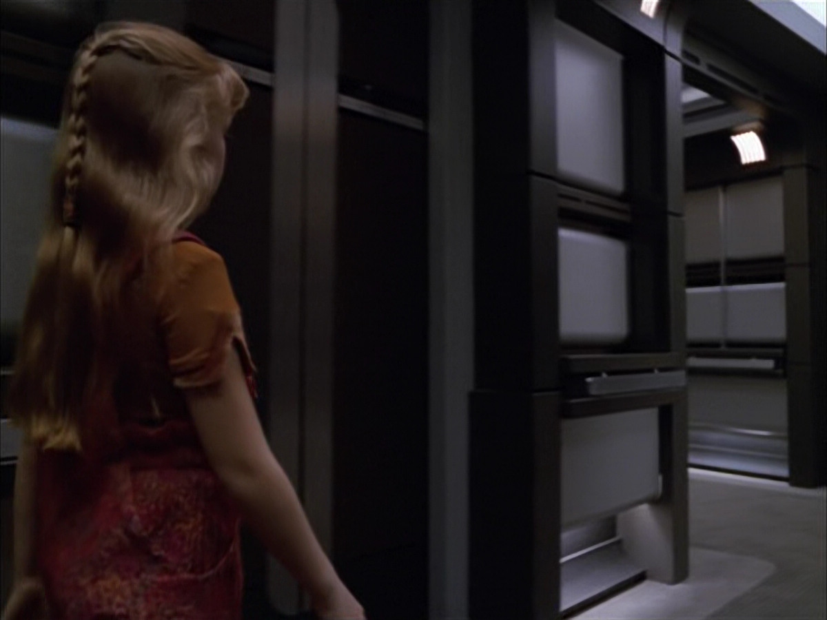 extant_StarTrek_VOY_5x05-OnceUponATime_02831.jpg