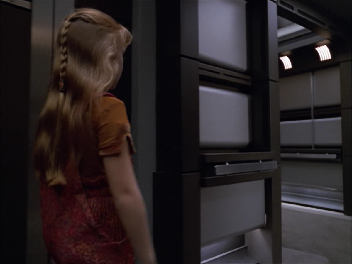 extant_StarTrek_VOY_5x05-OnceUponATime_02832.jpg