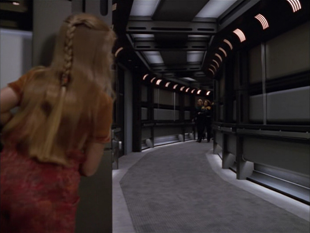 extant_StarTrek_VOY_5x05-OnceUponATime_02836.jpg