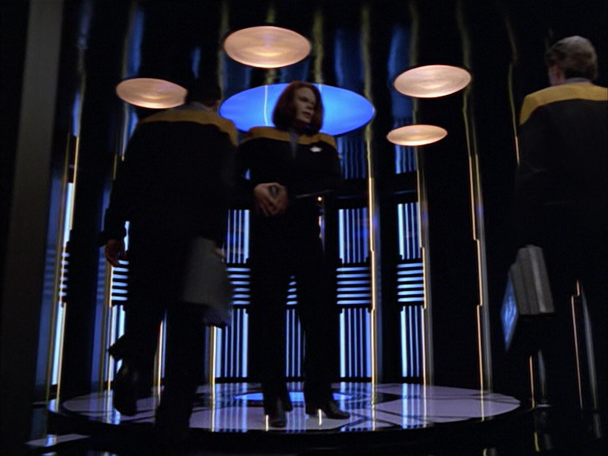 extant_StarTrek_VOY_5x05-OnceUponATime_02855.jpg