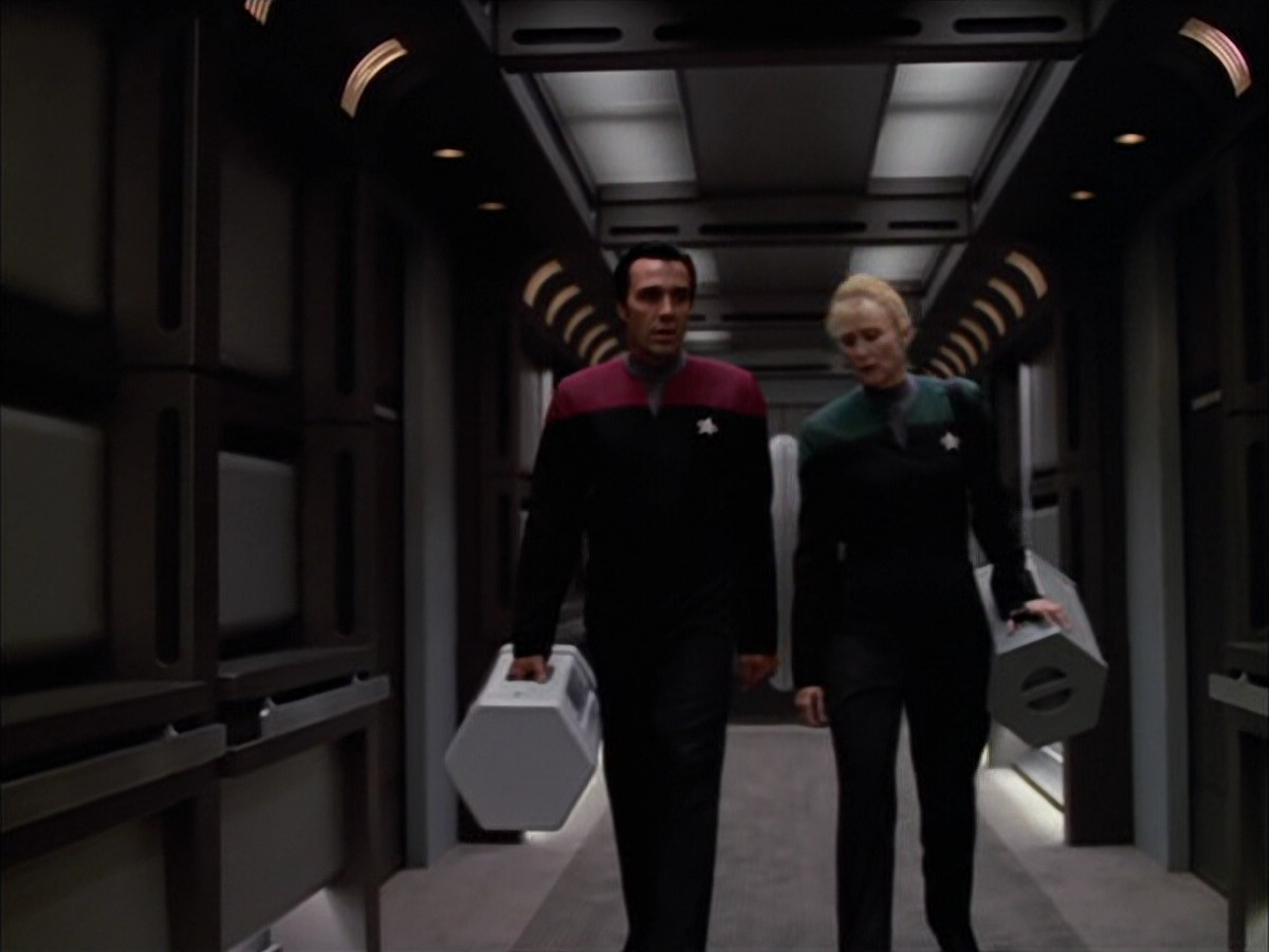 extant_StarTrek_VOY_5x05-OnceUponATime_02863.jpg