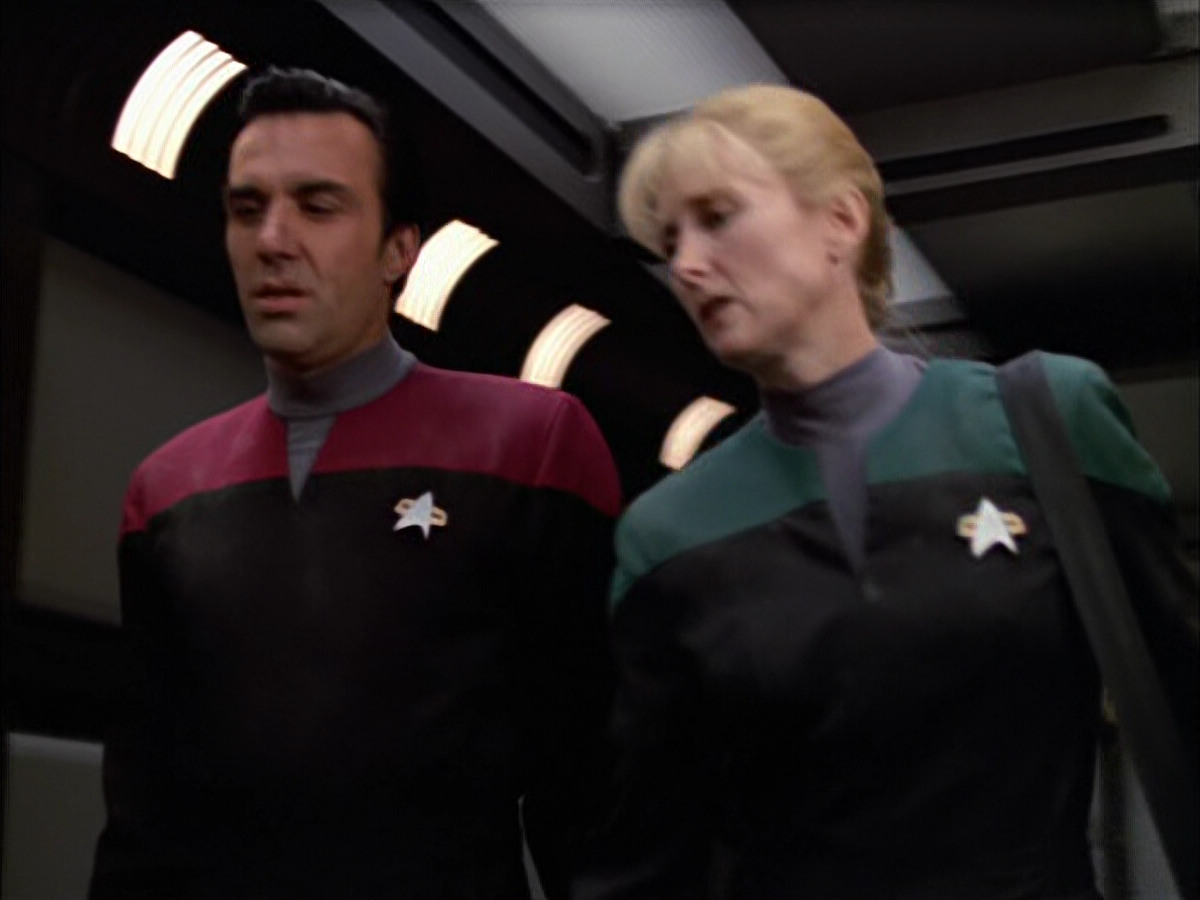 extant_StarTrek_VOY_5x05-OnceUponATime_02866.jpg