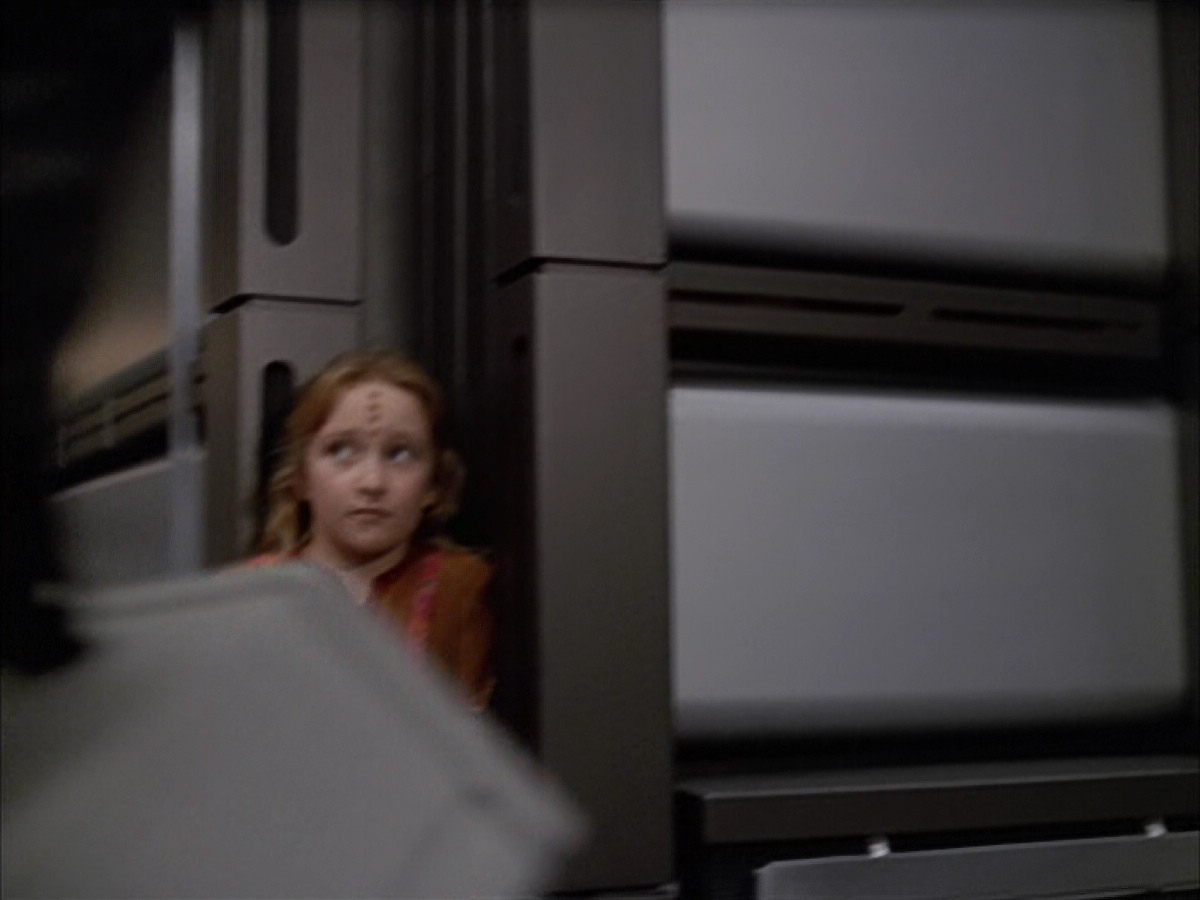 extant_StarTrek_VOY_5x05-OnceUponATime_02868.jpg