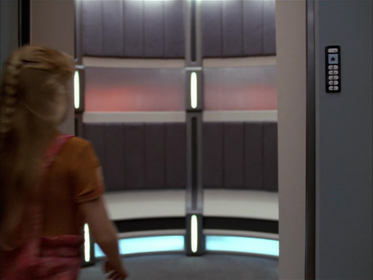 extant_StarTrek_VOY_5x05-OnceUponATime_02874.jpg