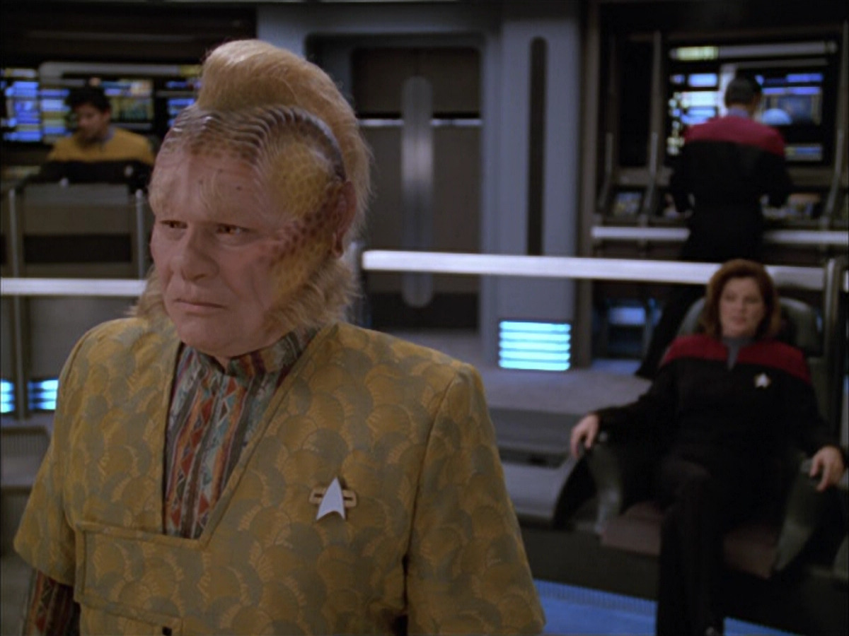 extant_StarTrek_VOY_5x05-OnceUponATime_02896.jpg