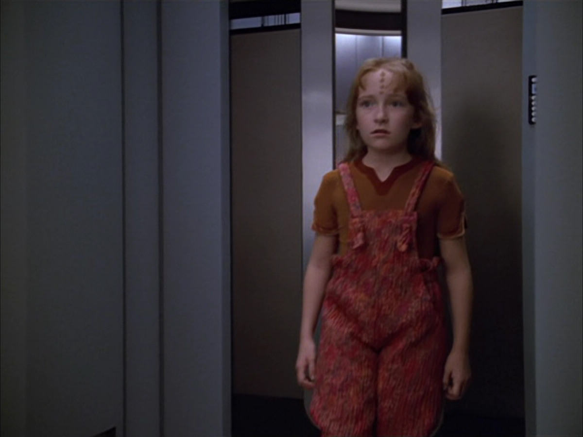 extant_StarTrek_VOY_5x05-OnceUponATime_02904.jpg