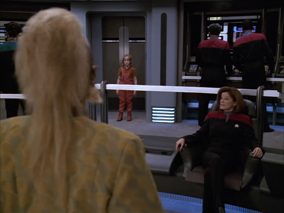 extant_StarTrek_VOY_5x05-OnceUponATime_02922.jpg