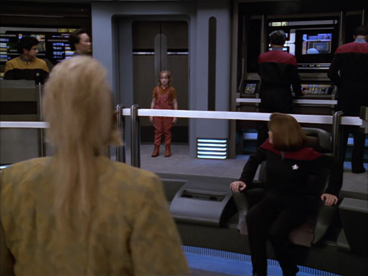 extant_StarTrek_VOY_5x05-OnceUponATime_02924.jpg