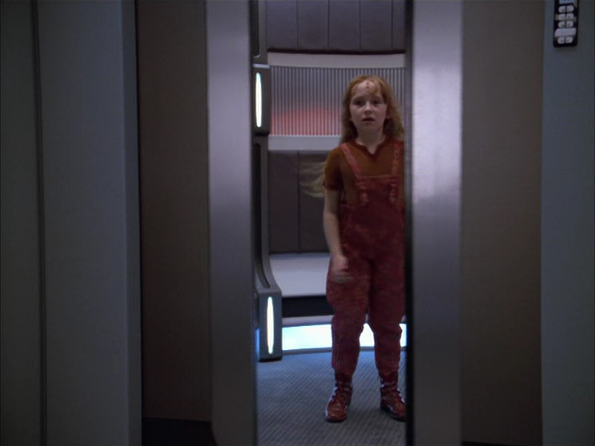 extant_StarTrek_VOY_5x05-OnceUponATime_02928.jpg