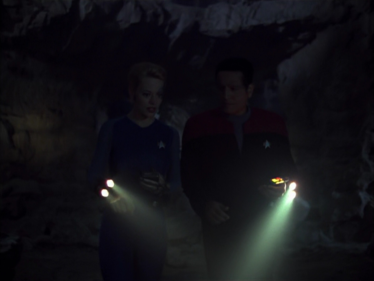 extant_StarTrek_VOY_5x05-OnceUponATime_03014.jpg