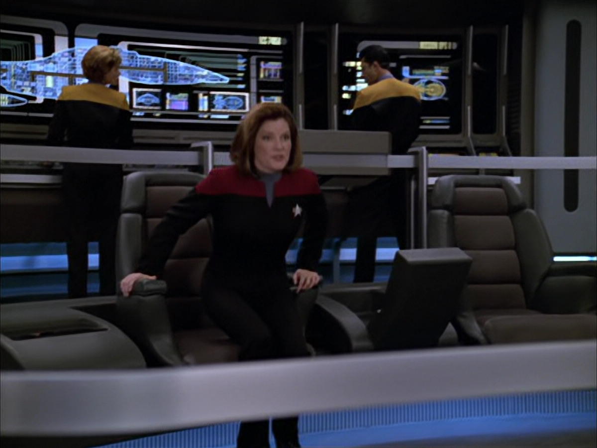 extant_StarTrek_VOY_5x05-OnceUponATime_03509.jpg