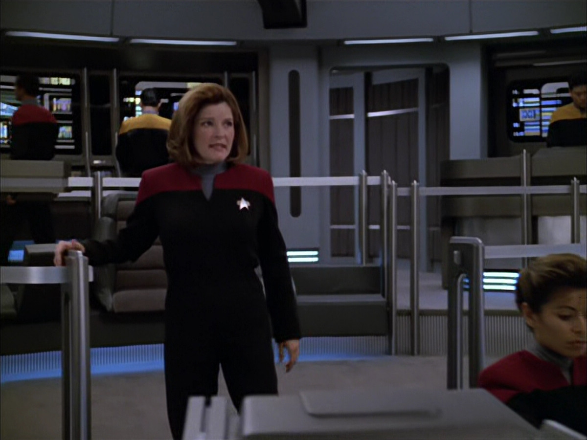 extant_StarTrek_VOY_5x05-OnceUponATime_03515.jpg