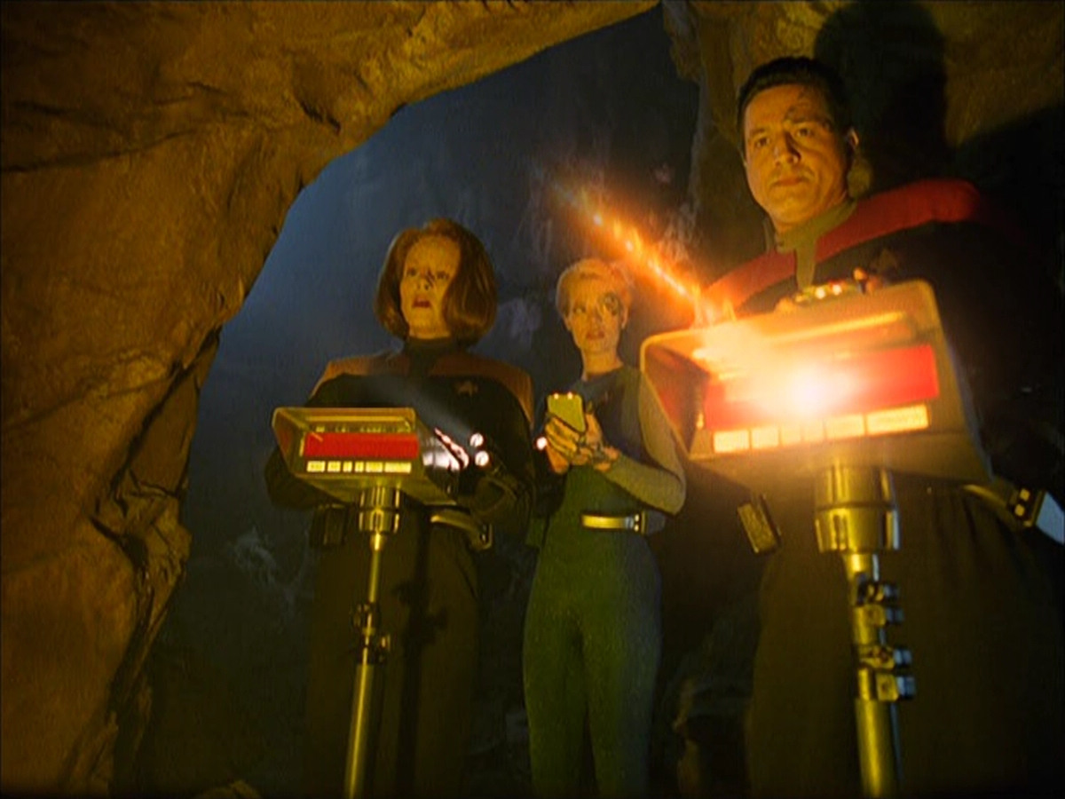 extant_StarTrek_VOY_5x05-OnceUponATime_03519.jpg