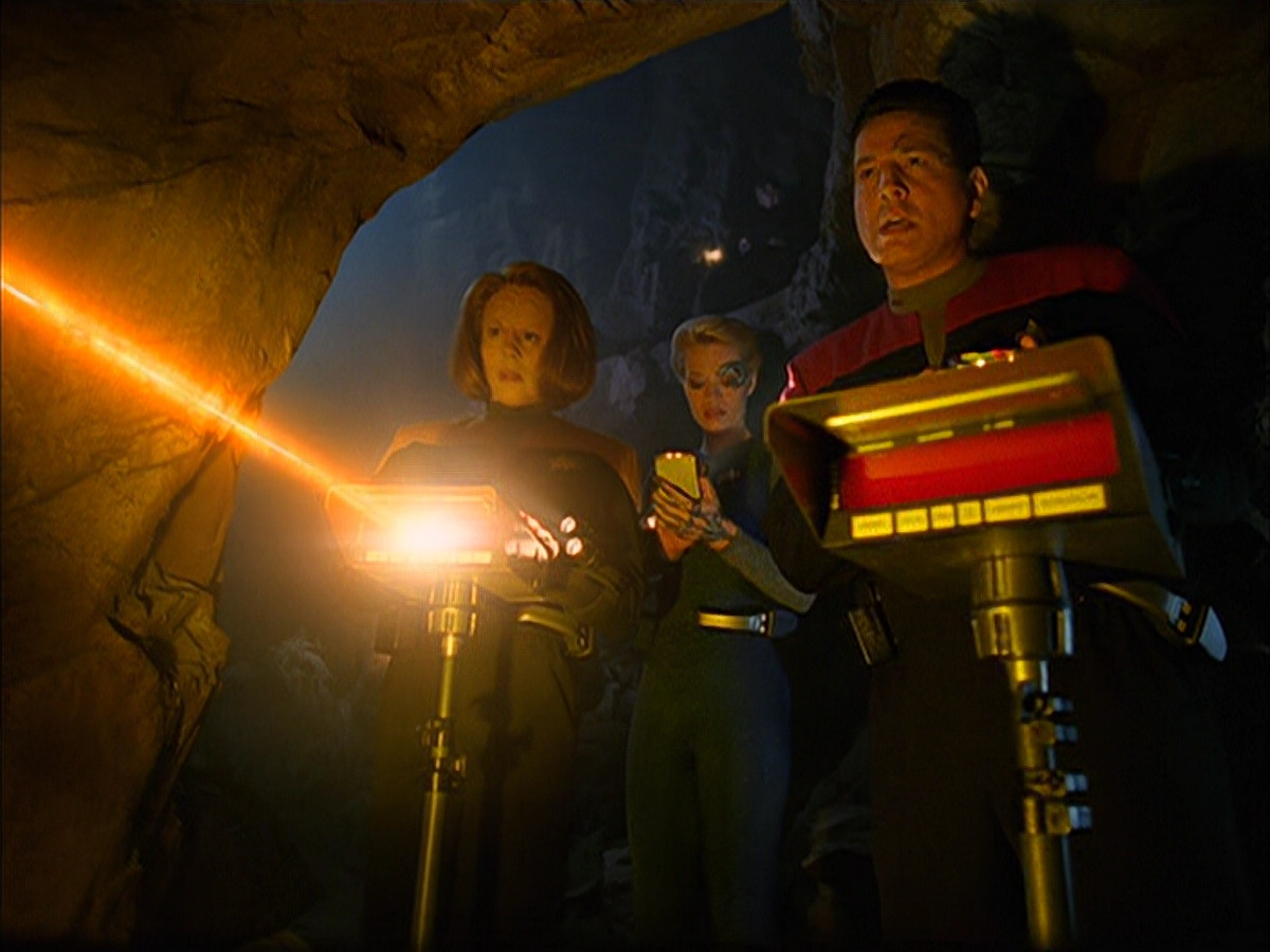extant_StarTrek_VOY_5x05-OnceUponATime_03524.jpg