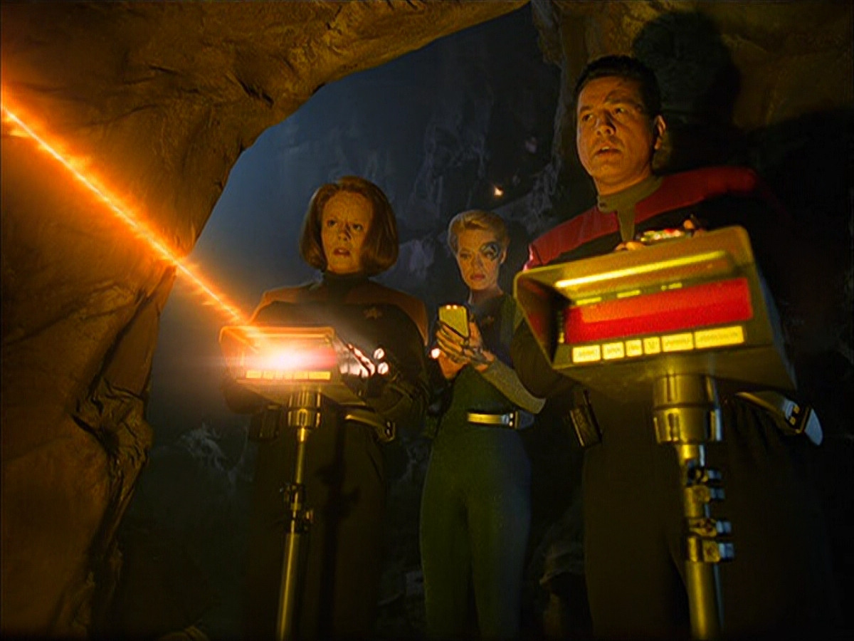 extant_StarTrek_VOY_5x05-OnceUponATime_03528.jpg