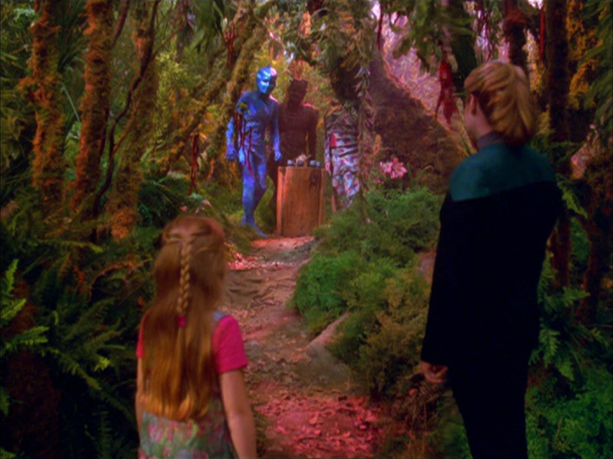 extant_StarTrek_VOY_5x05-OnceUponATime_03714.jpg