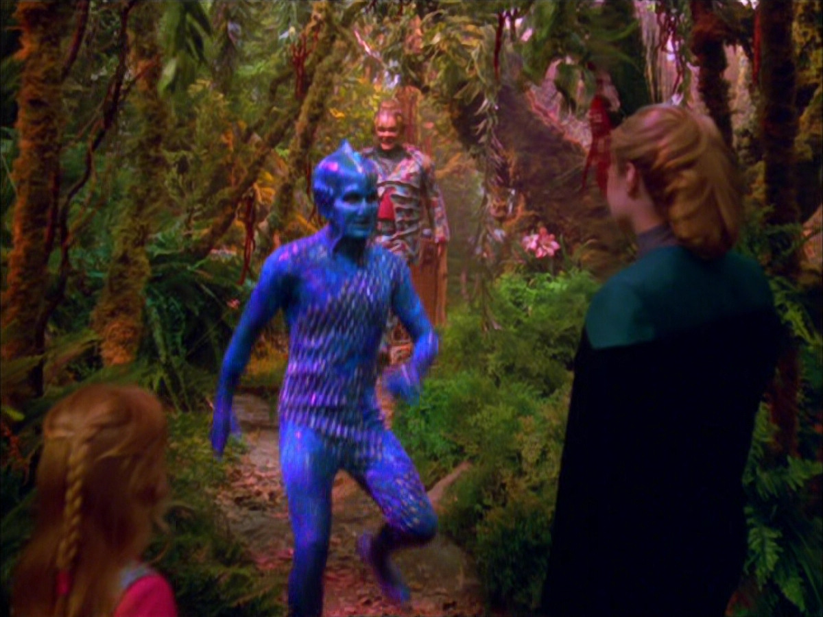 extant_StarTrek_VOY_5x05-OnceUponATime_03718.jpg
