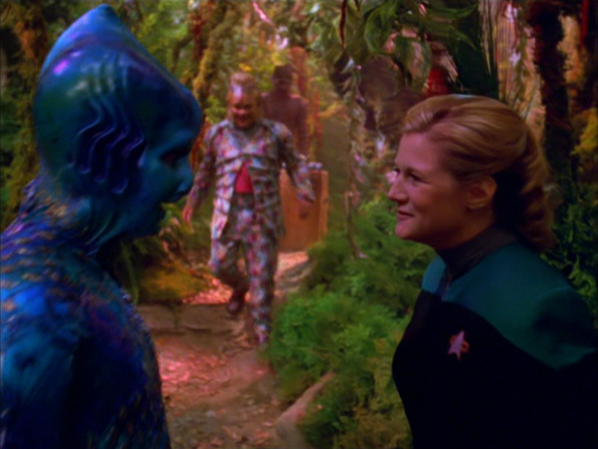 extant_StarTrek_VOY_5x05-OnceUponATime_03720.jpg