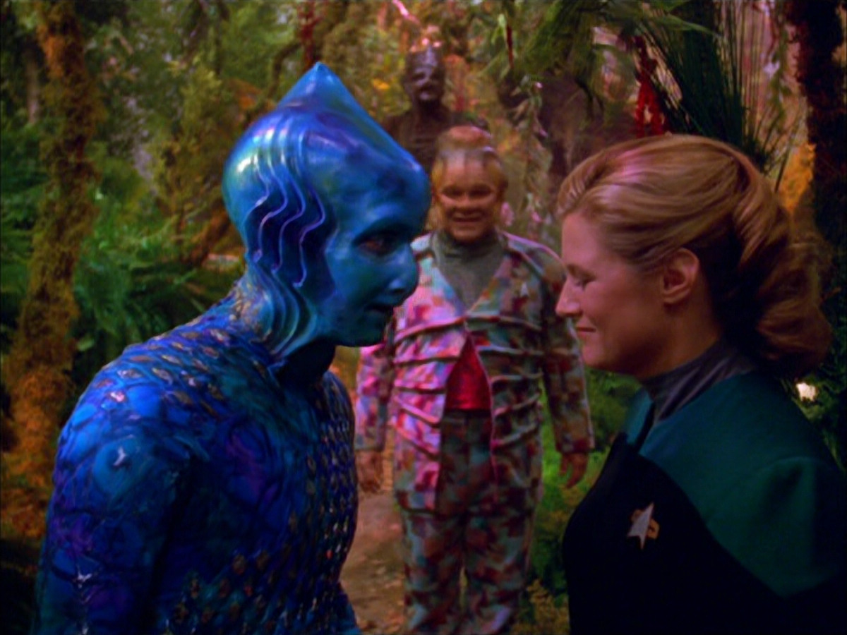 extant_StarTrek_VOY_5x05-OnceUponATime_03726.jpg