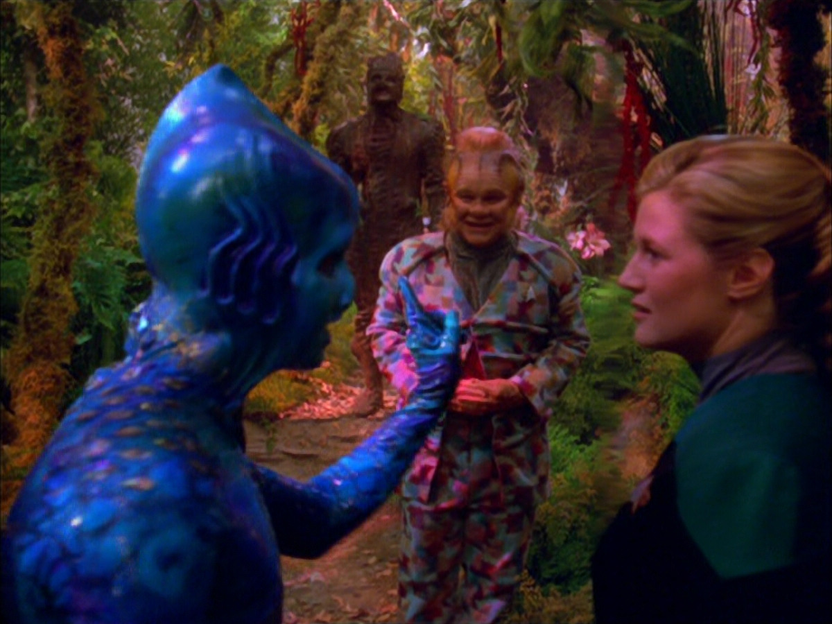 extant_StarTrek_VOY_5x05-OnceUponATime_03735.jpg