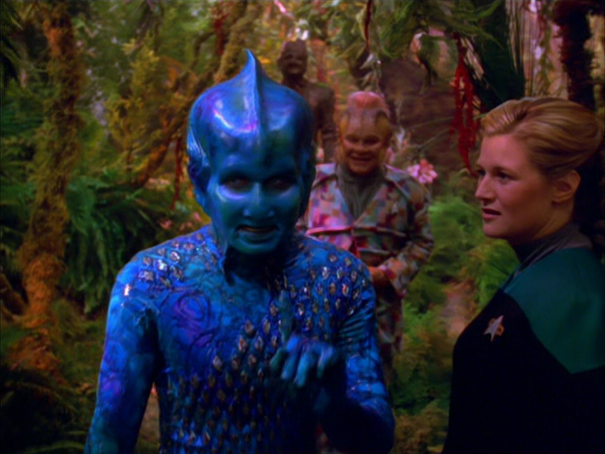 extant_StarTrek_VOY_5x05-OnceUponATime_03736.jpg