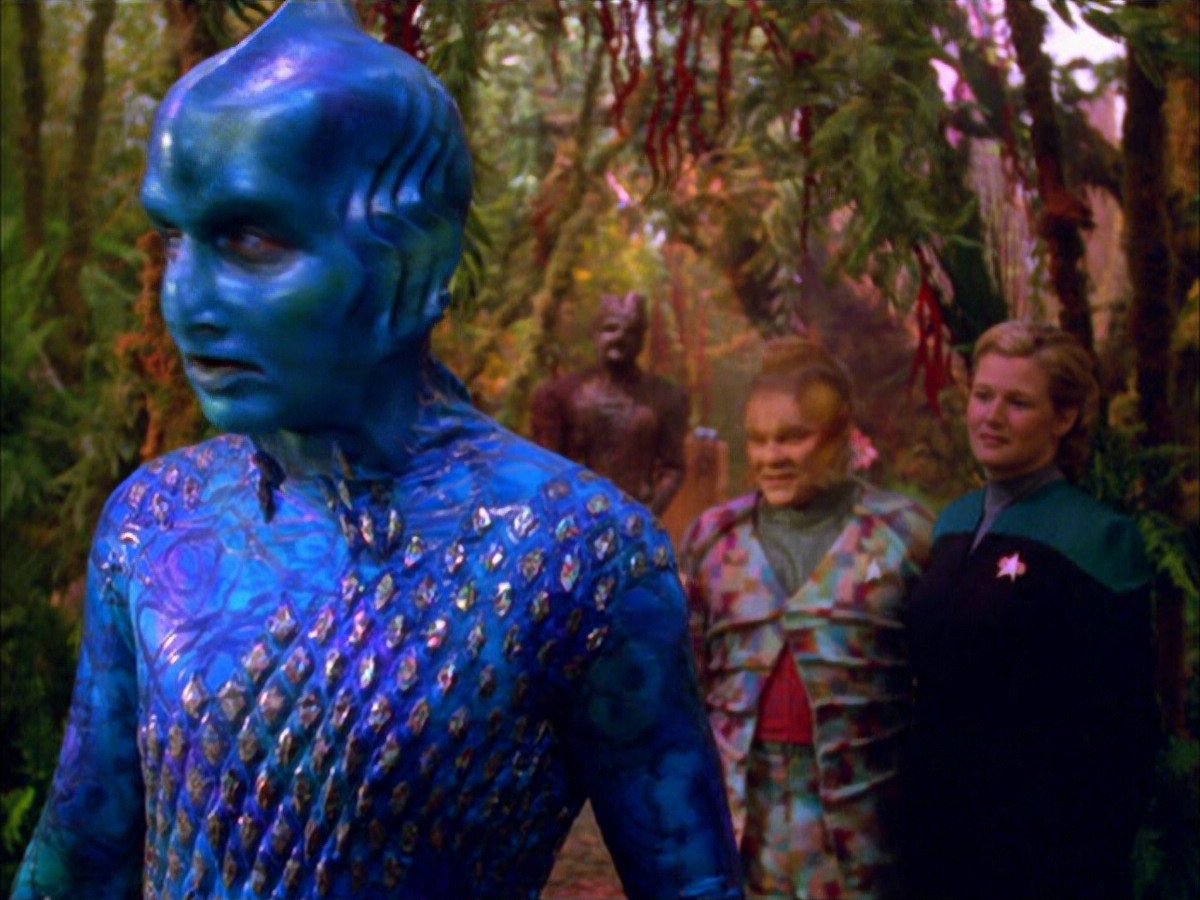 extant_StarTrek_VOY_5x05-OnceUponATime_03741.jpg