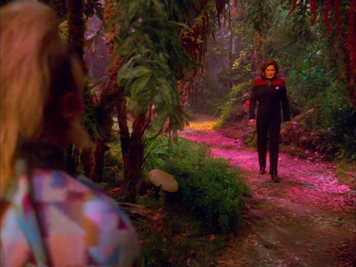 extant_StarTrek_VOY_5x05-OnceUponATime_03759.jpg