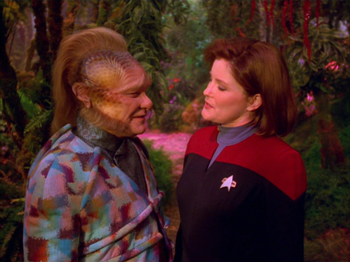 extant_StarTrek_VOY_5x05-OnceUponATime_03775.jpg