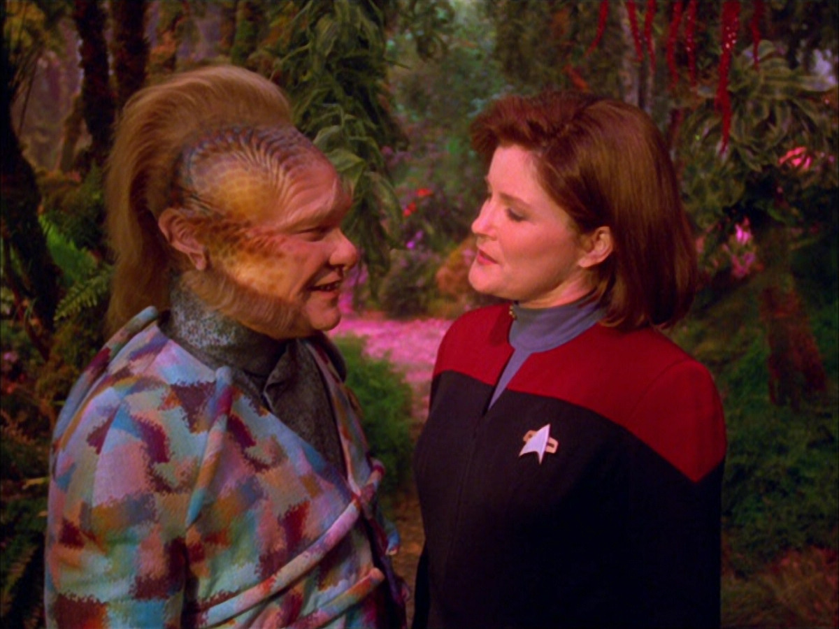 extant_StarTrek_VOY_5x05-OnceUponATime_03776.jpg