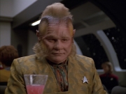 extant_StarTrek_VOY_5x05-OnceUponATime_00757.jpg