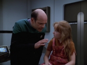 extant_StarTrek_VOY_5x05-OnceUponATime_01307.jpg