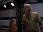 extant_StarTrek_VOY_5x05-OnceUponATime_01434.jpg