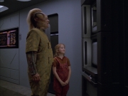extant_StarTrek_VOY_5x05-OnceUponATime_01559.jpg