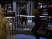extant_StarTrek_VOY_5x05-OnceUponATime_02925.jpg
