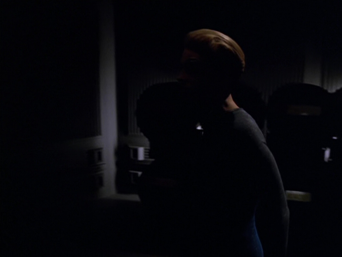 extant_StarTrek_VOY_5x07-InfiniteRegress_00060.jpg