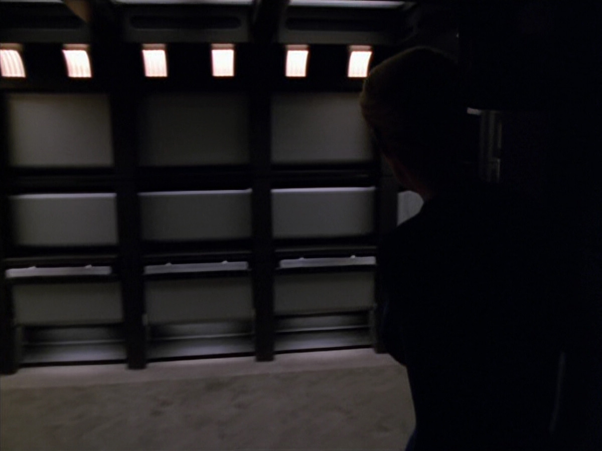 extant_StarTrek_VOY_5x07-InfiniteRegress_00066.jpg