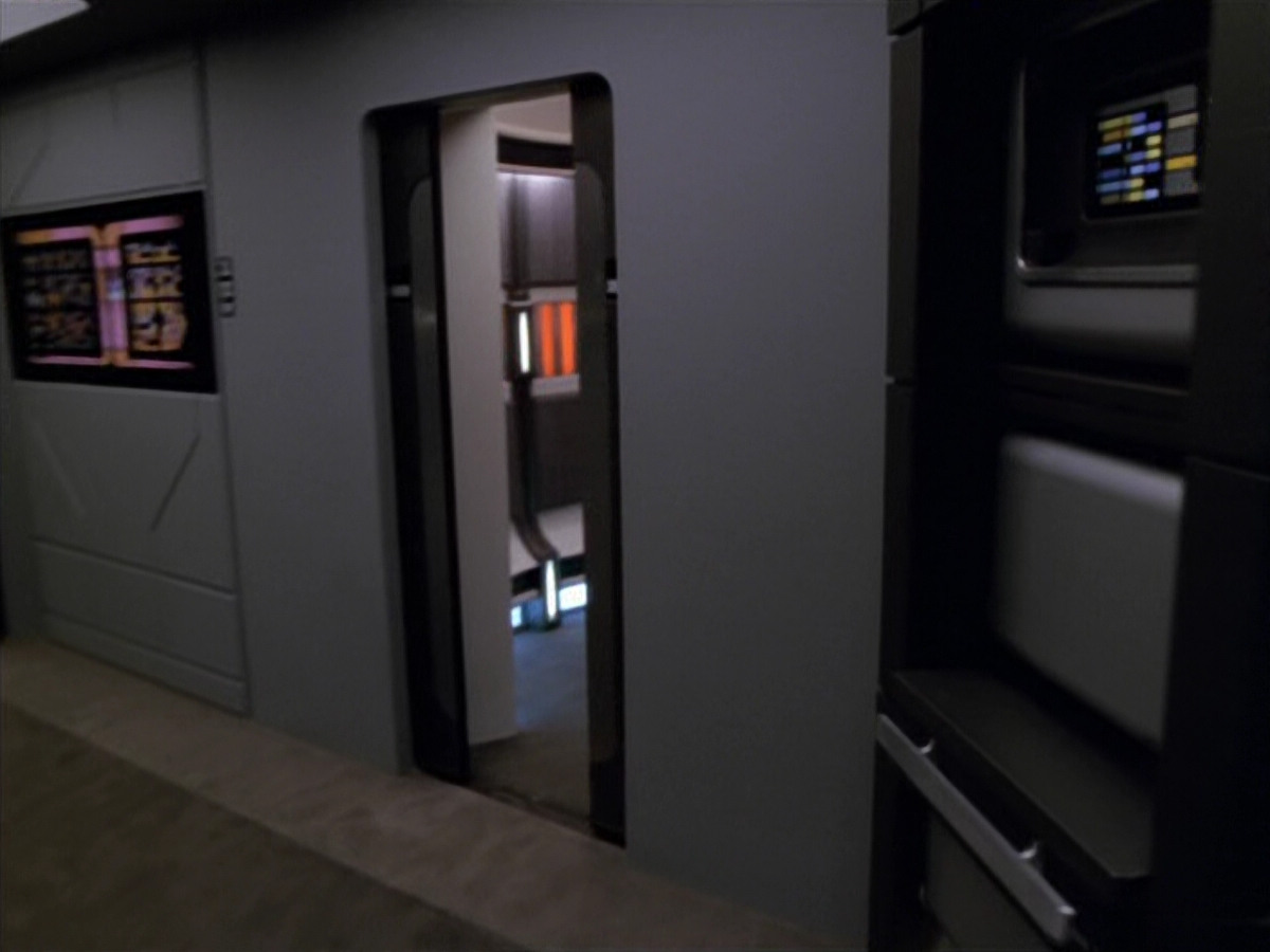 extant_StarTrek_VOY_5x07-InfiniteRegress_00069.jpg