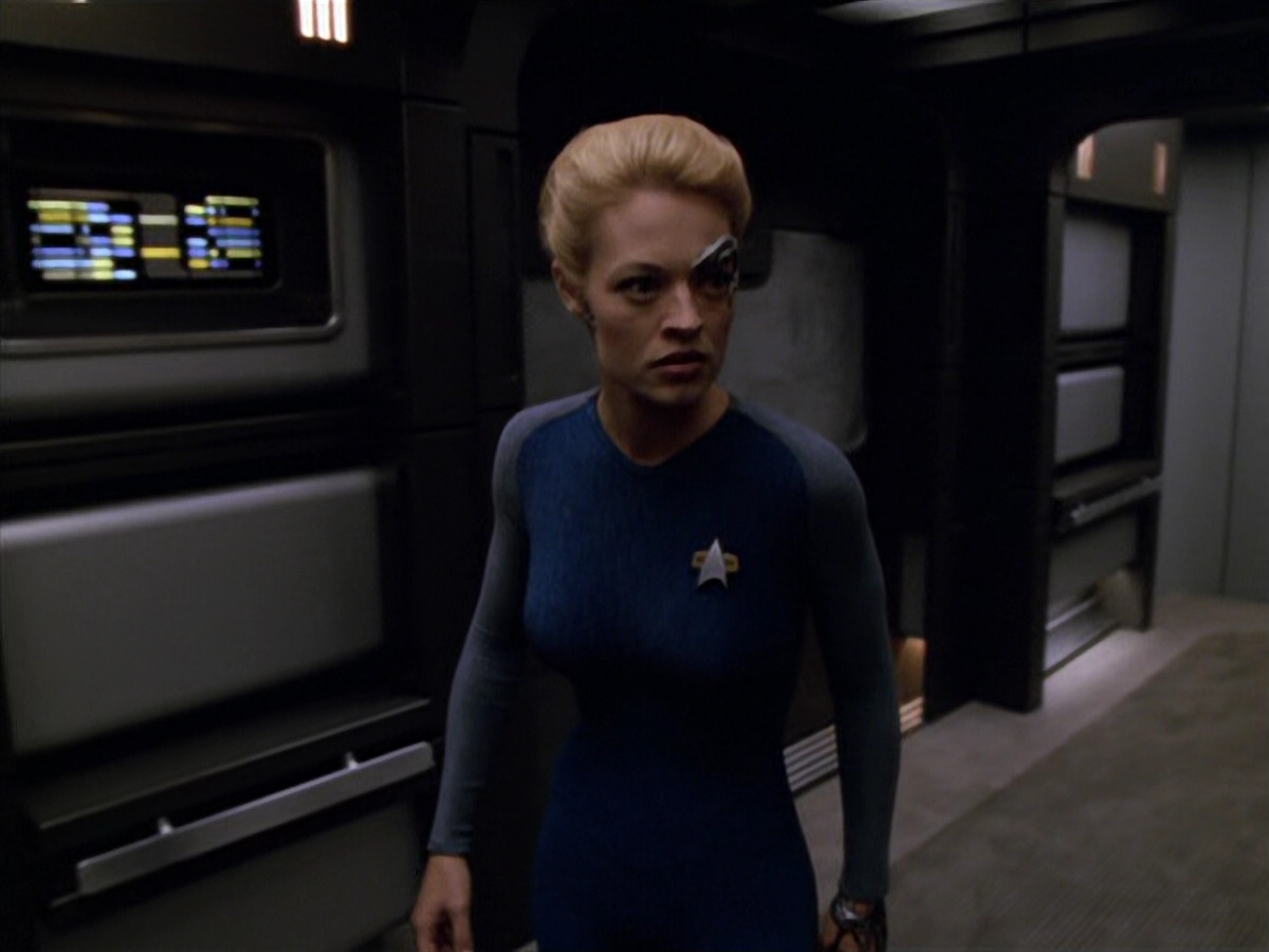 extant_StarTrek_VOY_5x07-InfiniteRegress_00078.jpg