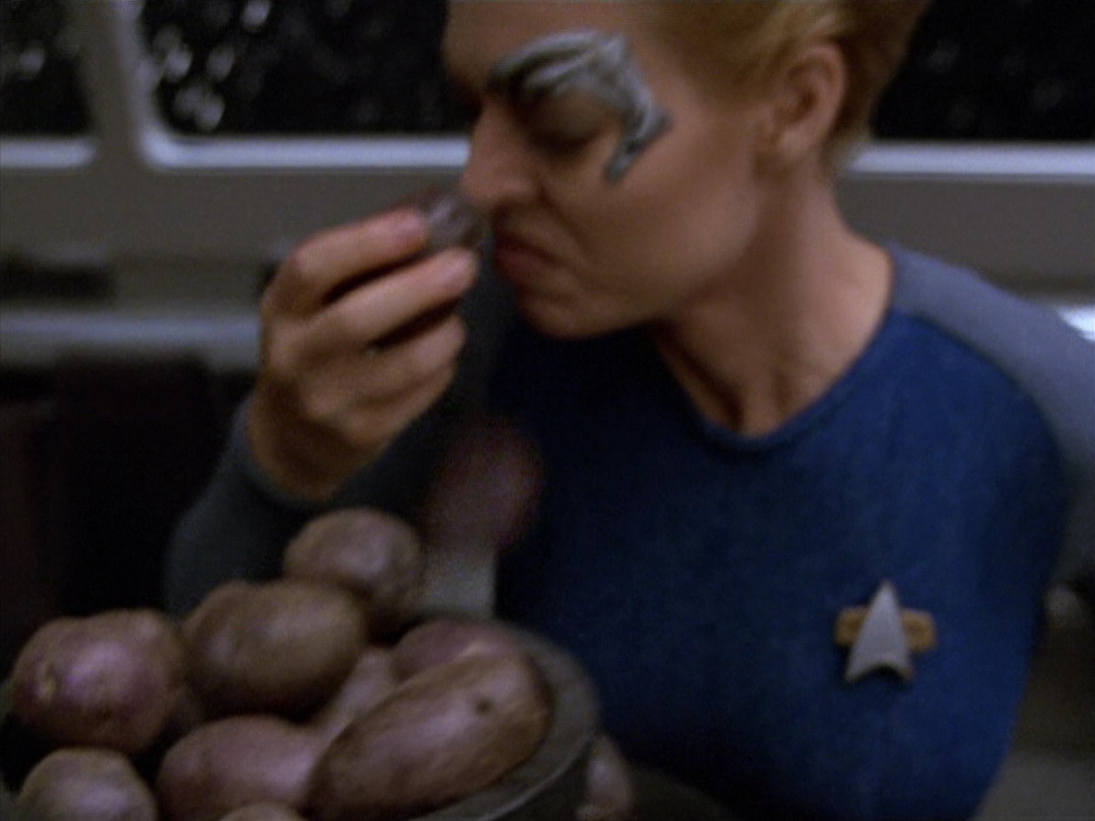 extant_StarTrek_VOY_5x07-InfiniteRegress_00093.jpg