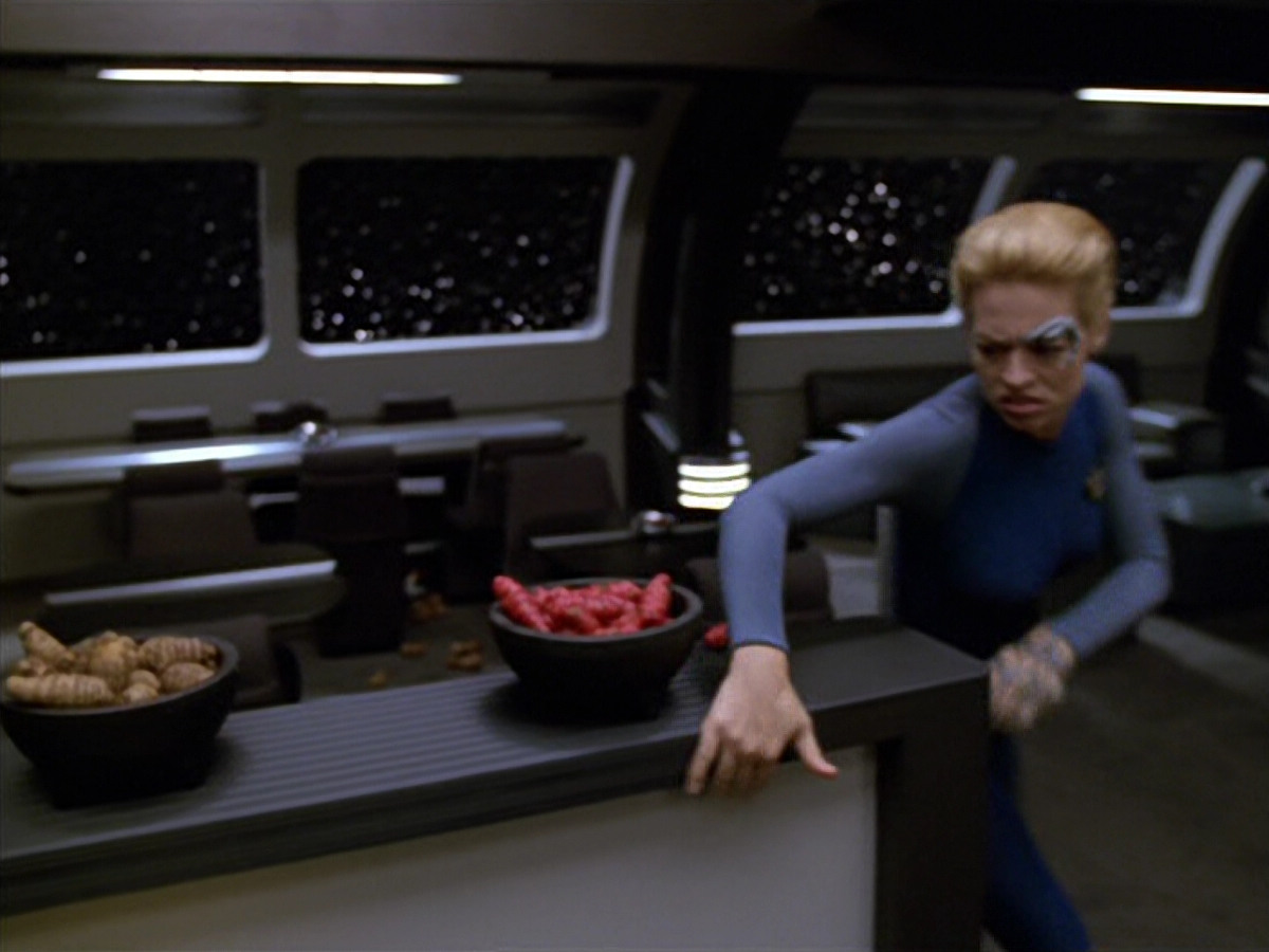 extant_StarTrek_VOY_5x07-InfiniteRegress_00100.jpg