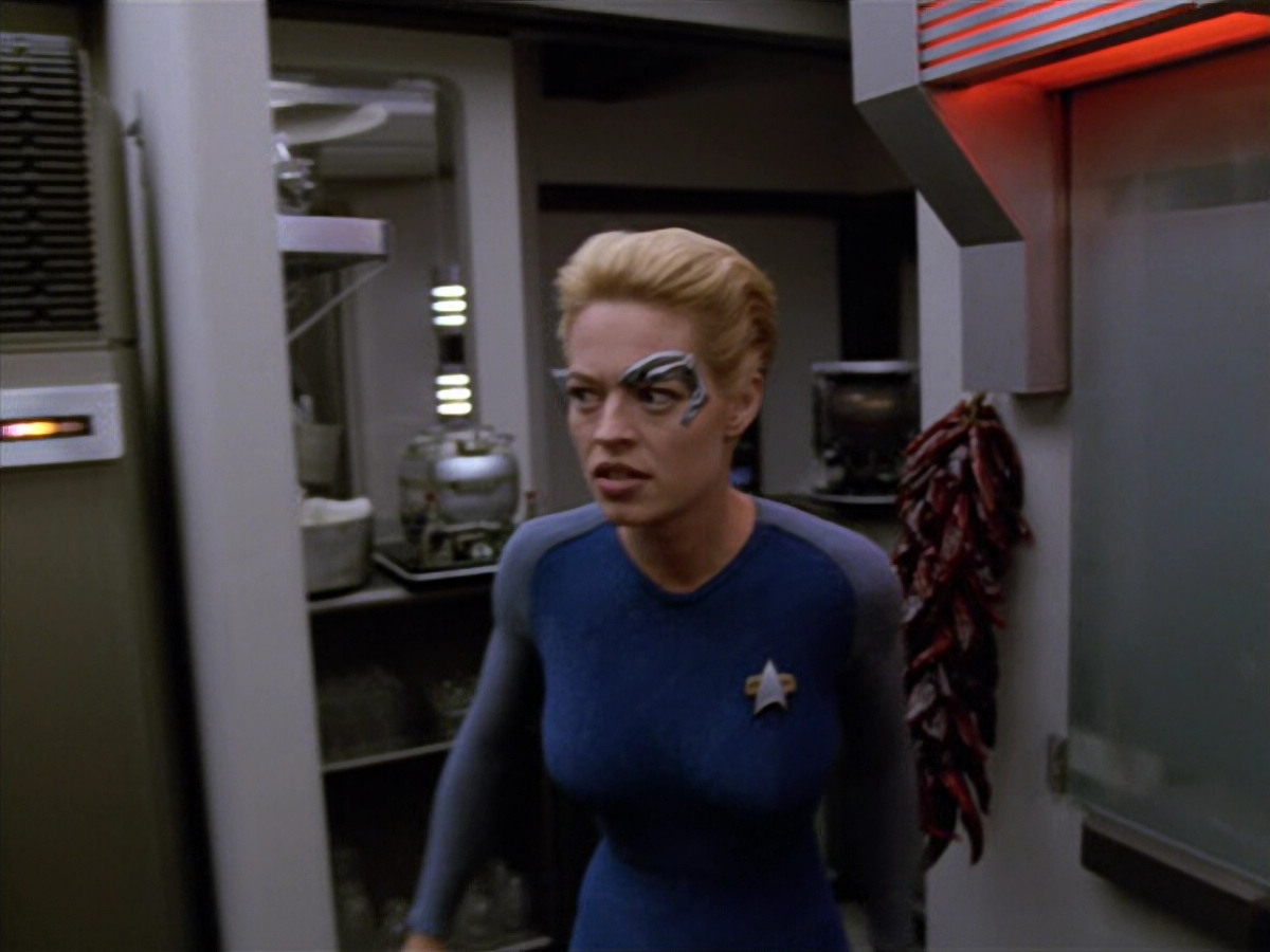 extant_StarTrek_VOY_5x07-InfiniteRegress_00108.jpg